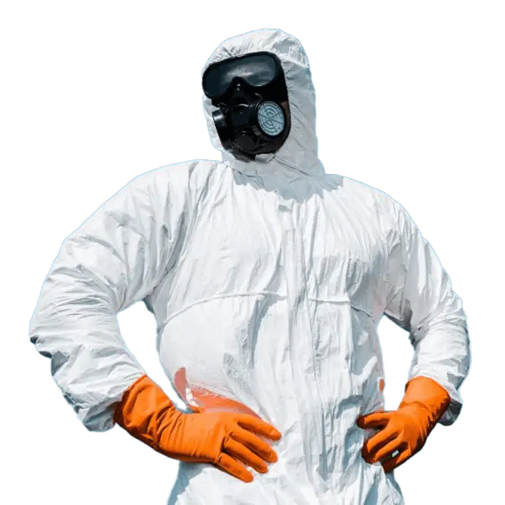 Operator Intera DDD Sibiu în costum de protecție, pregătit pentru dezinsecție profesională